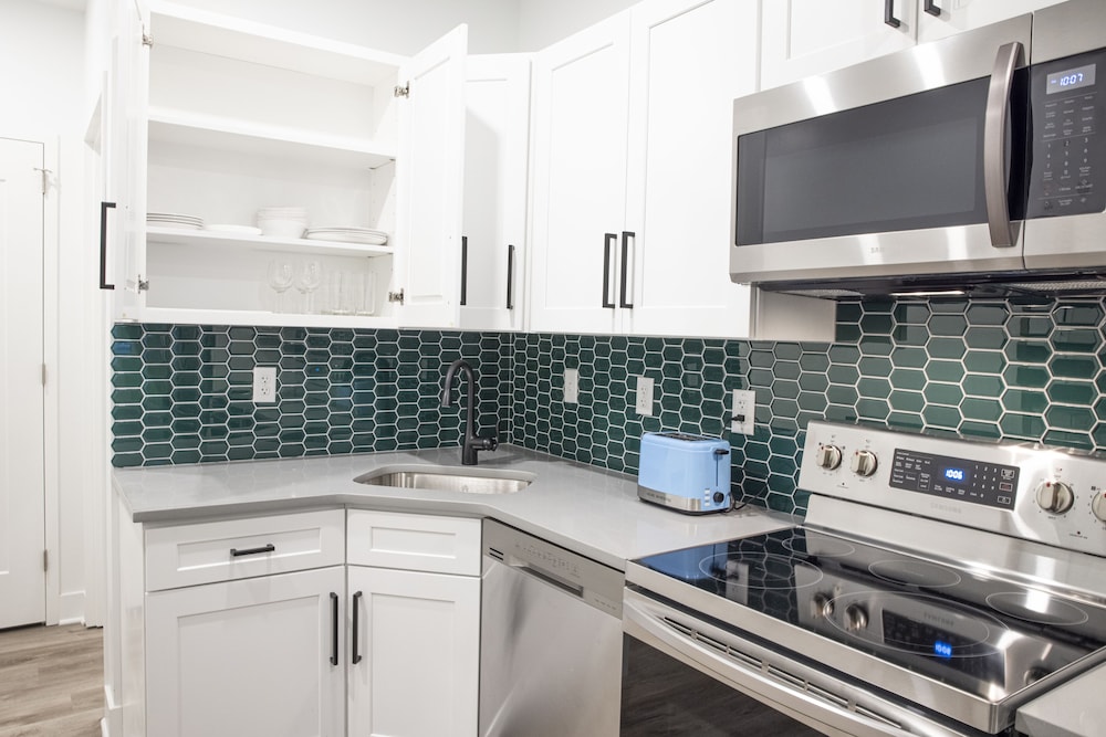 Peachtree Suites 12/16