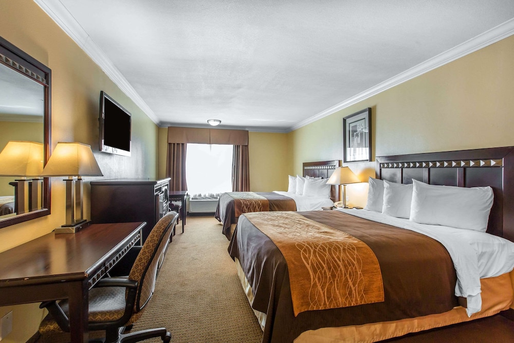 Quality Inn and Suites Bell Gardens Los Angeles 12/38