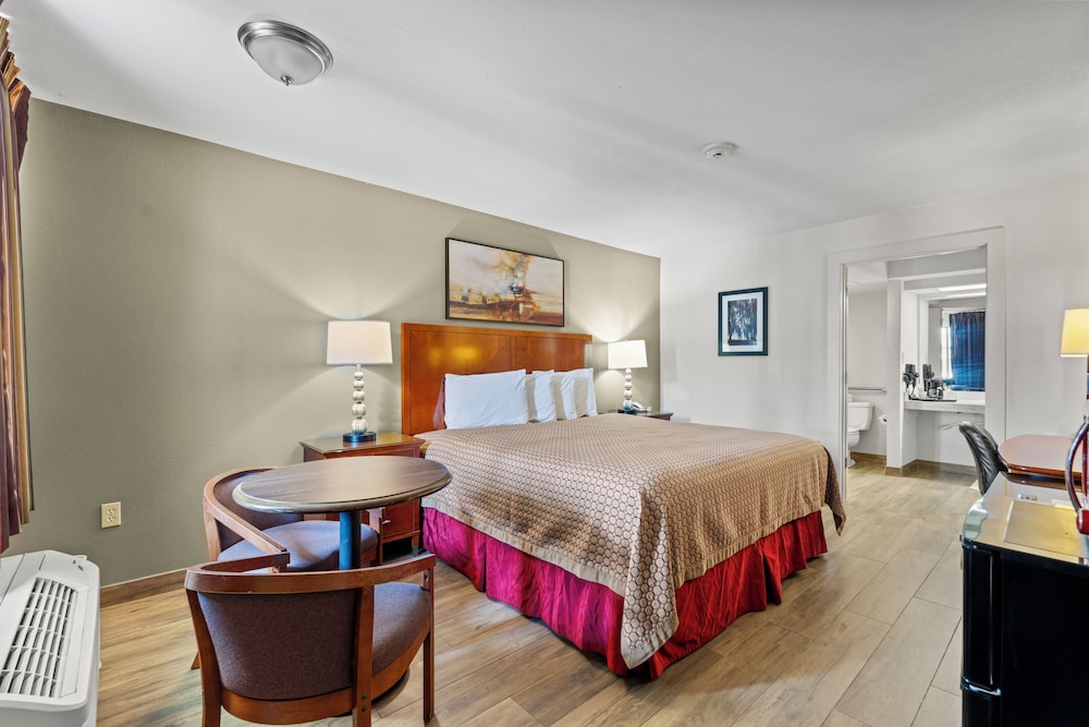 Economy, King Bed, Smoking