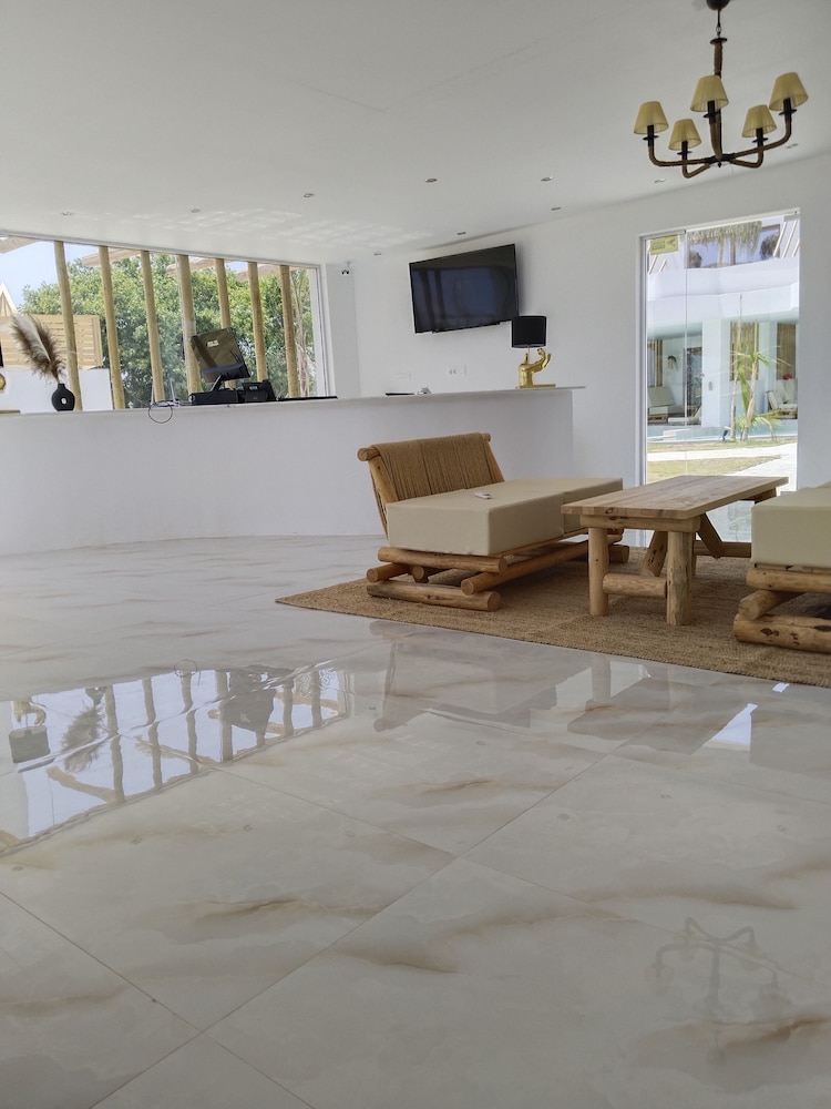 Alia Luxury Suites and Spa 150/169