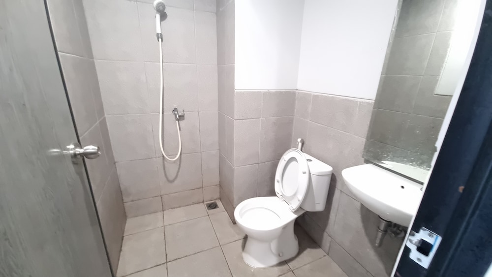 Hotel O cikarang at apartment Riverdale 46/48