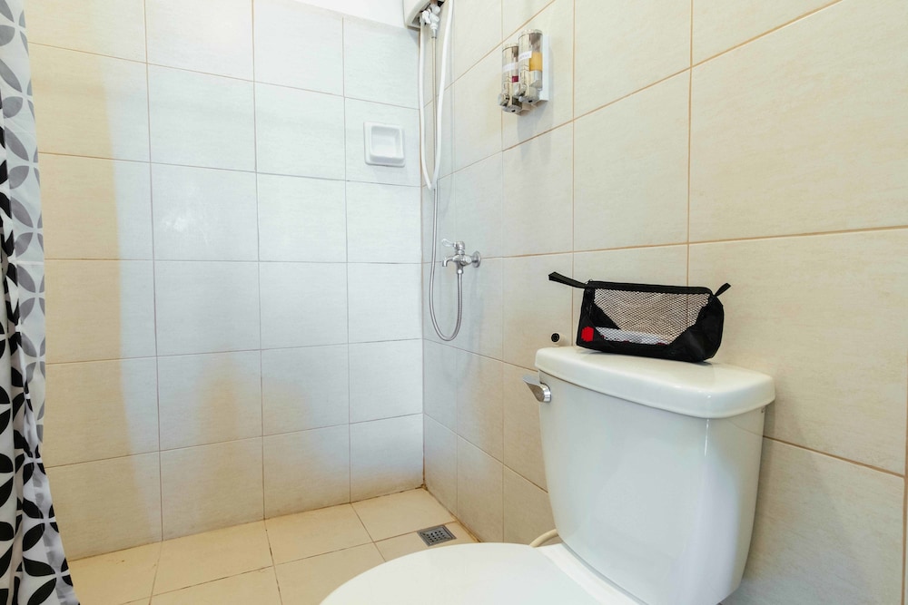 Reddoorz Plus Kamuning Quezon City 60/64