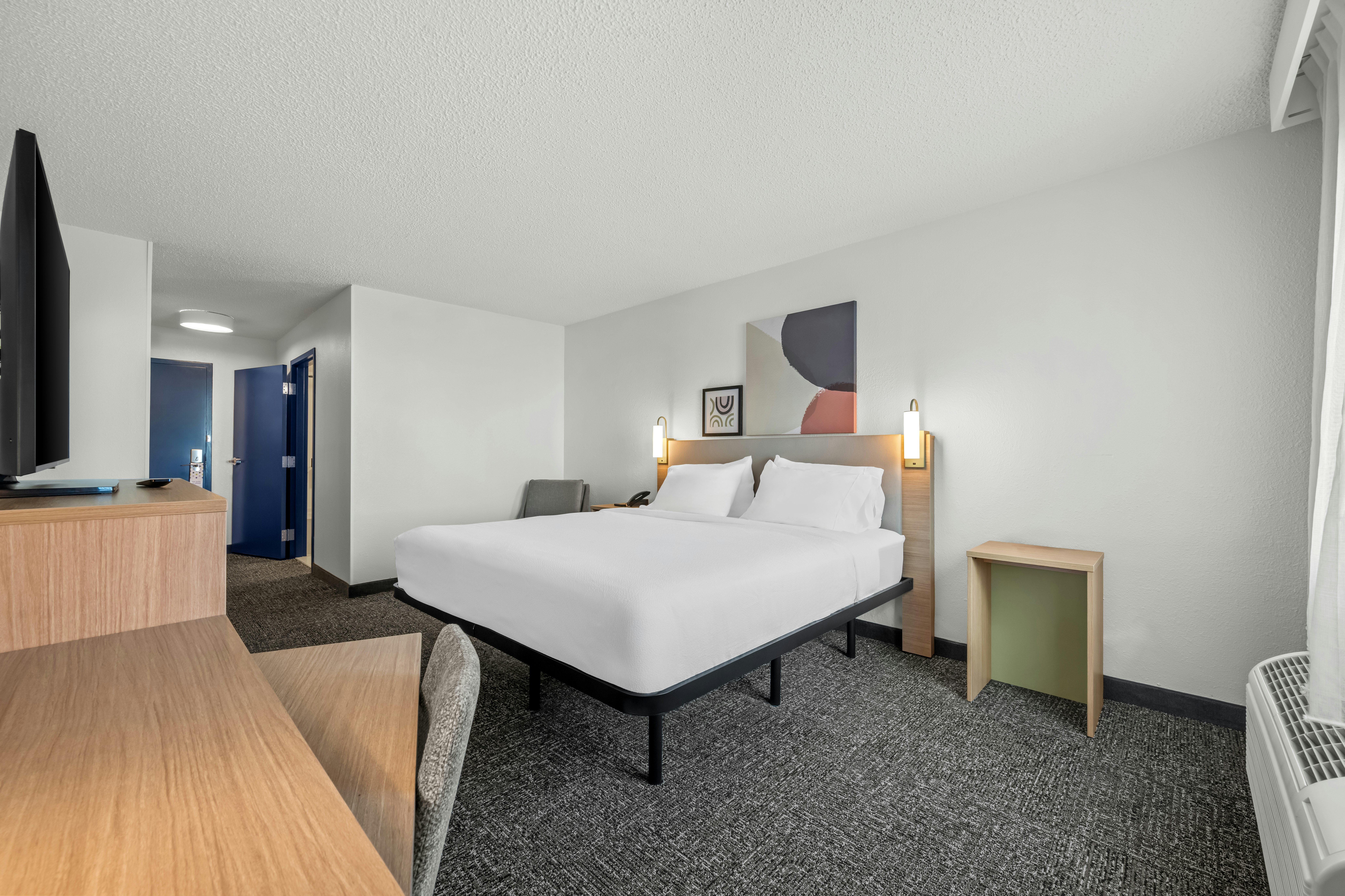 غرفة بسرير كينج لذوي الإعاقة، Spark by Hilton Cleveland Beachwood 2/3