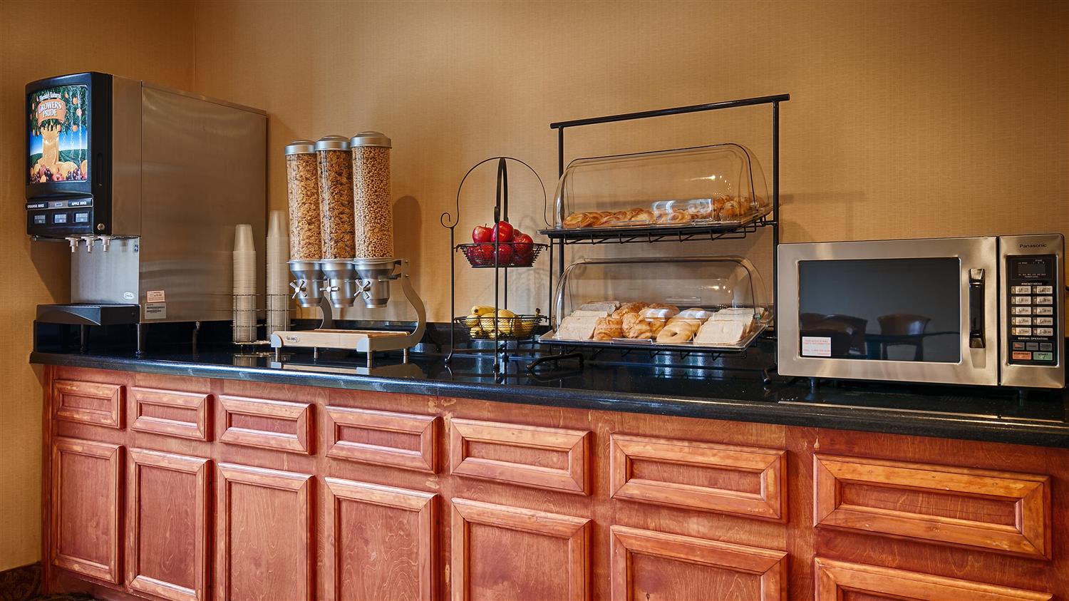Best Western Cleveland Inn & Suites 3/17