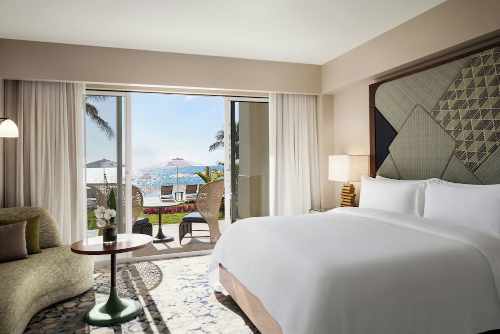 Guest Room, King Bed, Partial Ocean View, Balcony
