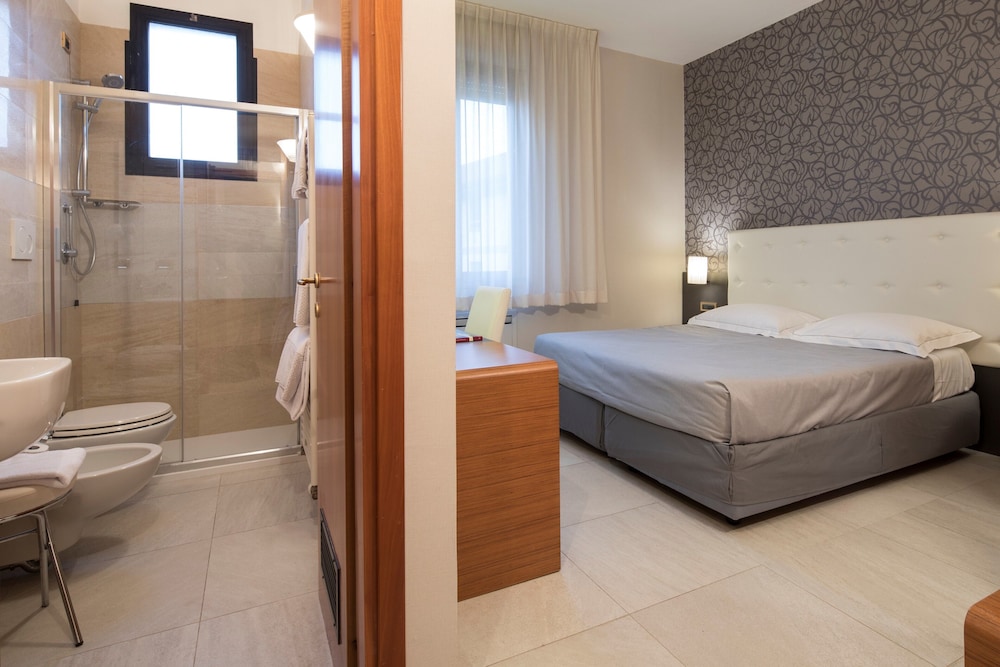 Astra Hotel 6/51