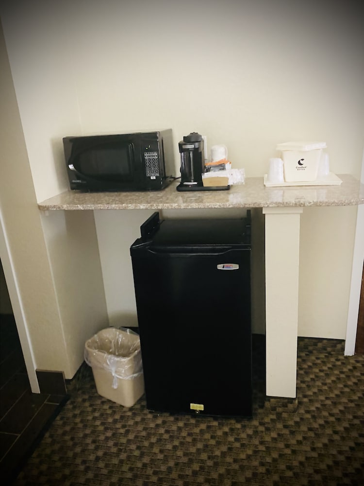 Comfort Suites Jefferson City, MO 11/19