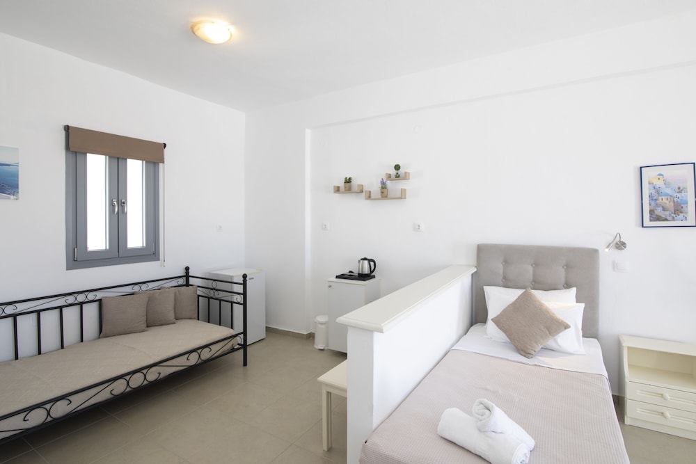 Thira S Dolphin Hotel 28/72
