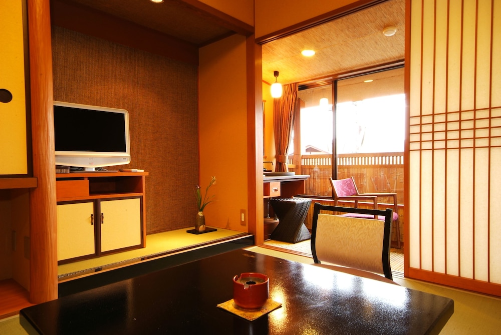 Arashiyama Onsen Saishikino Yado Hanaikada 12/15