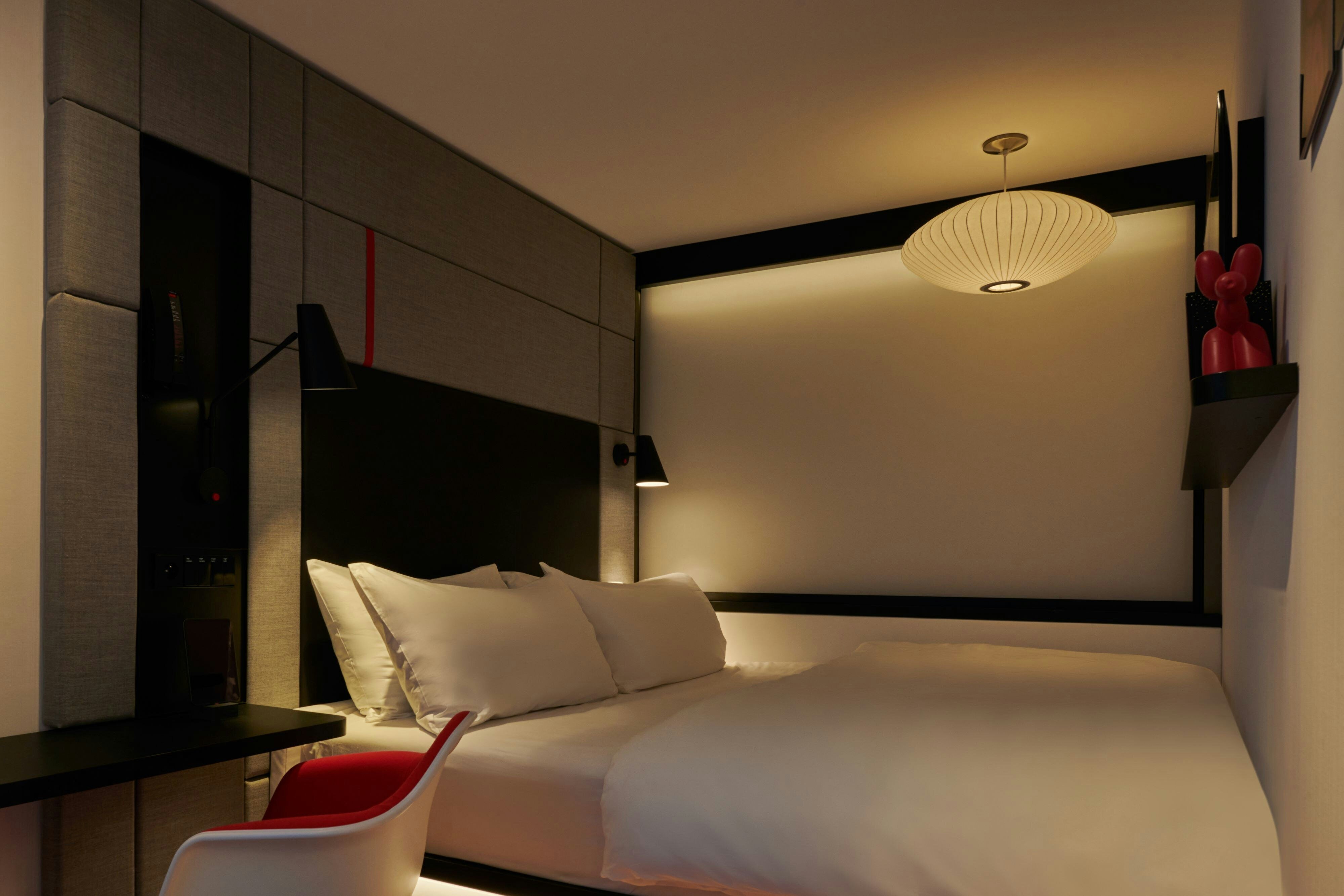 ROOM, KING BED