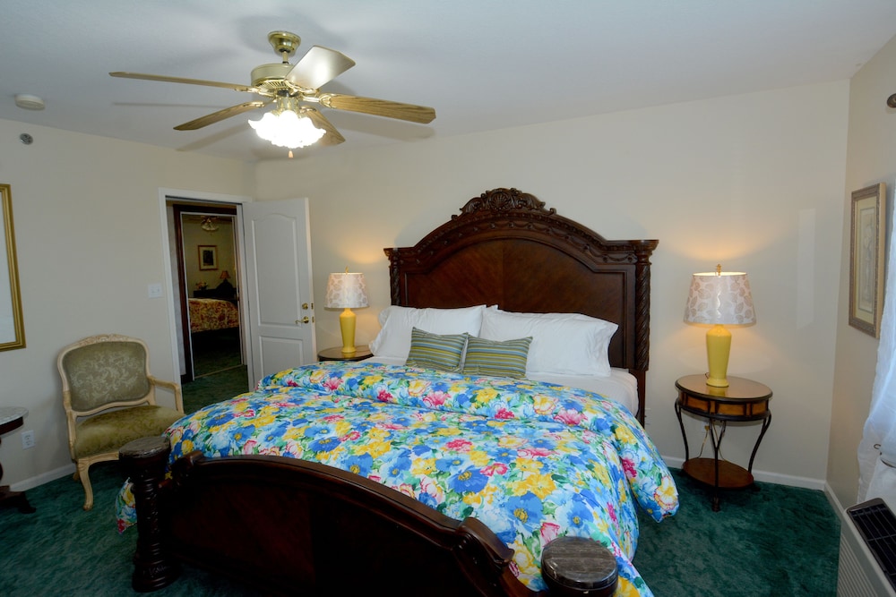 DELUXE, QUEEN BED