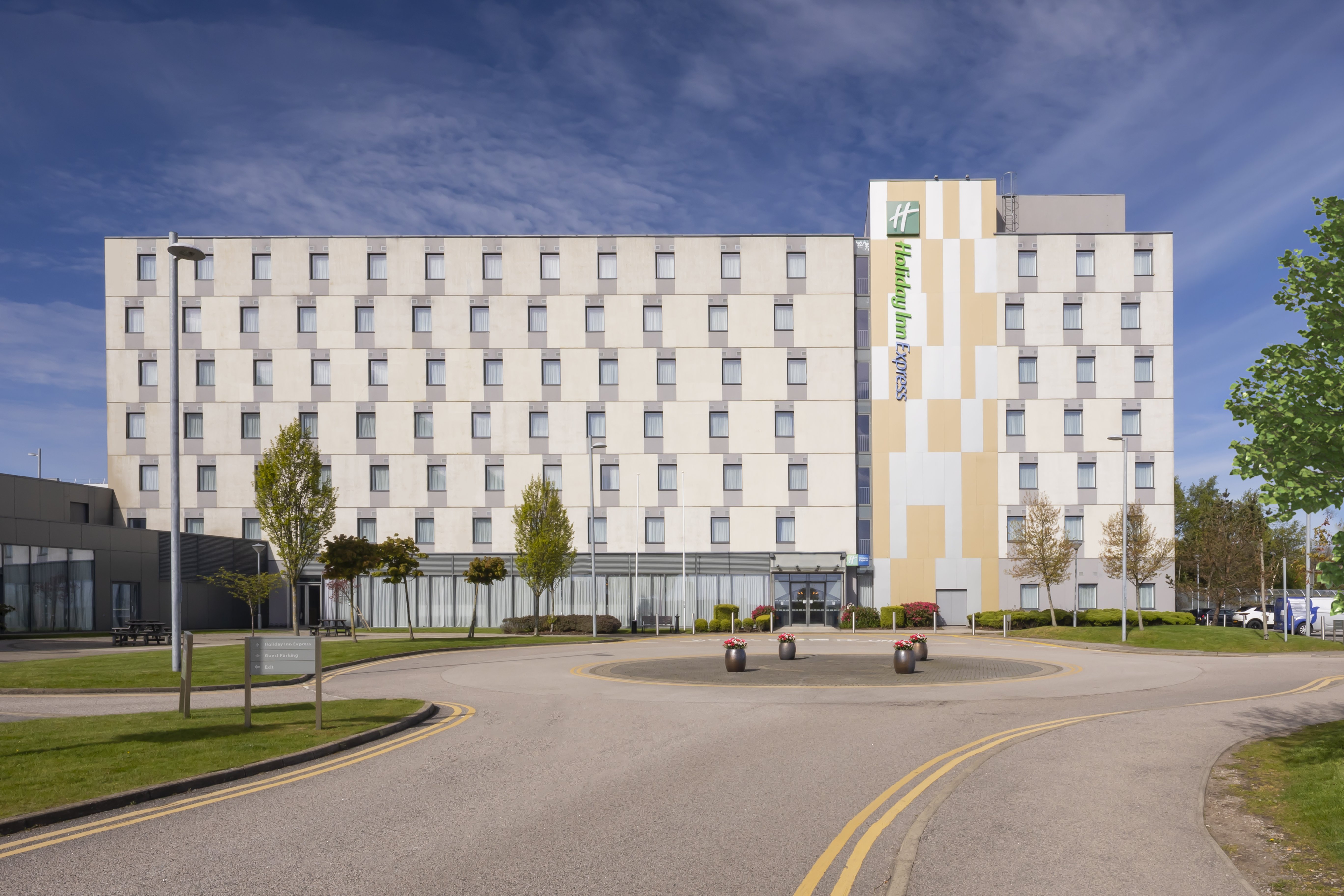 Holiday Inn Express Aberdeen Airport 67/72