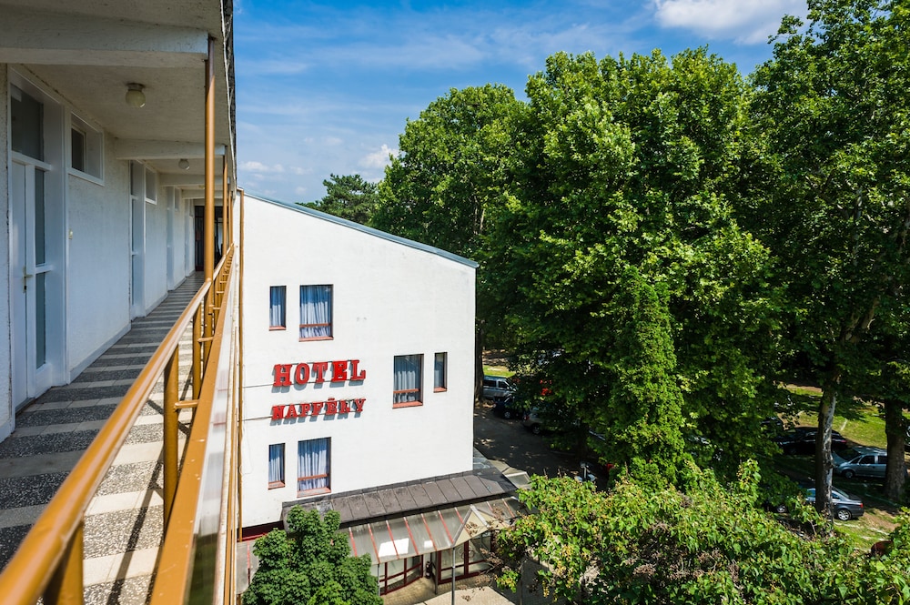 Ce Napfény Hotel 3/41