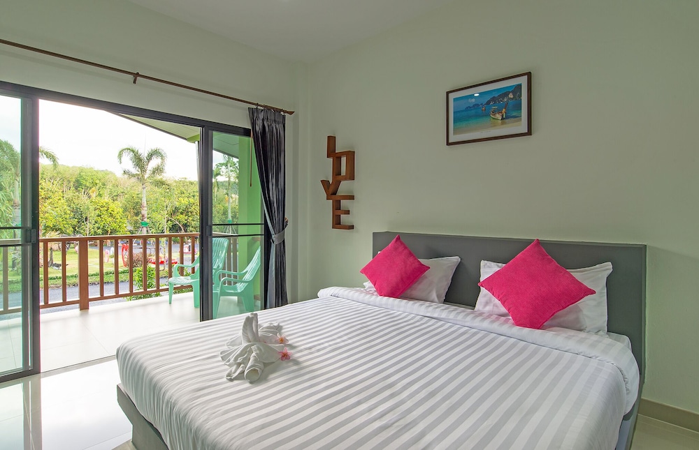 DELUXE, DOUBLE BED