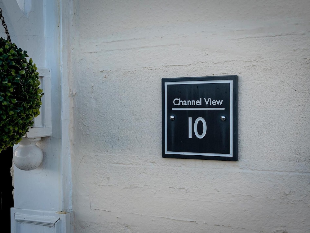 Channel View Guest House 28/44