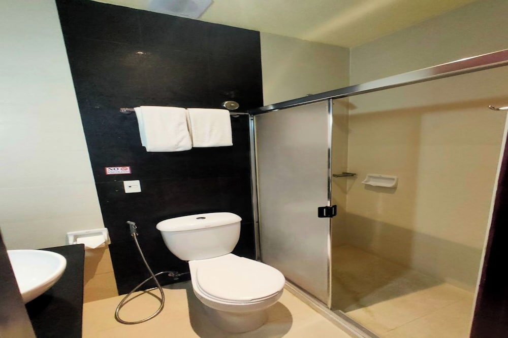 Hotel Centro Puerto Princesa Near Airport by ZUZU 105/107
