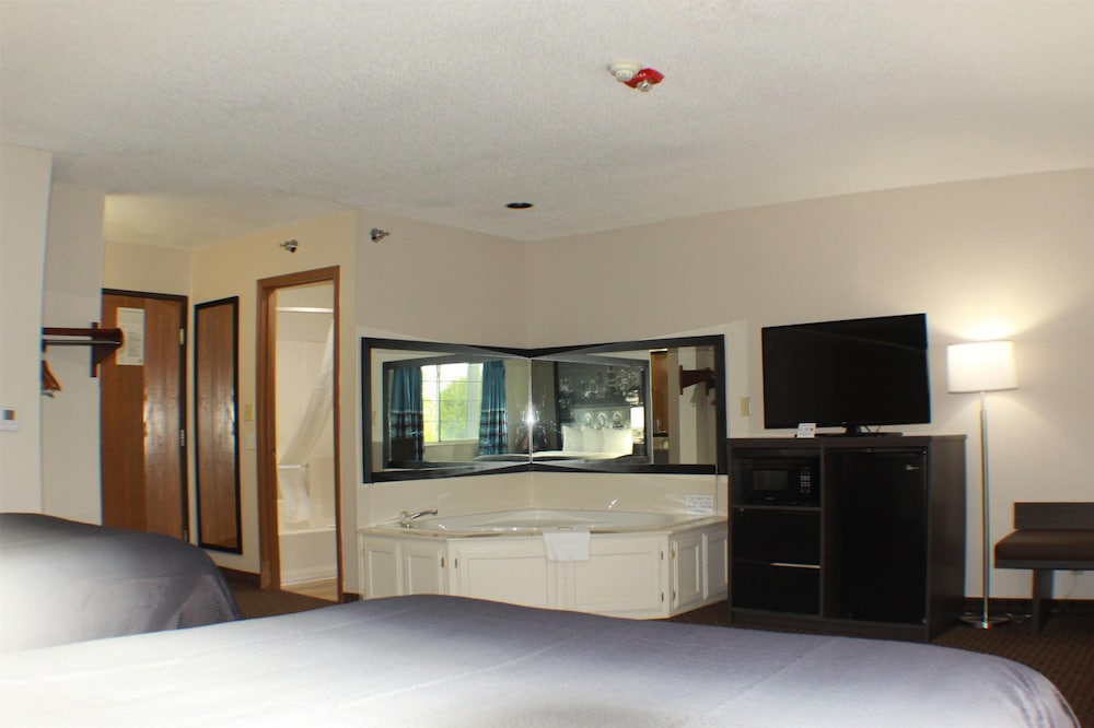 Super 8 by Wyndham Gardner 7/47