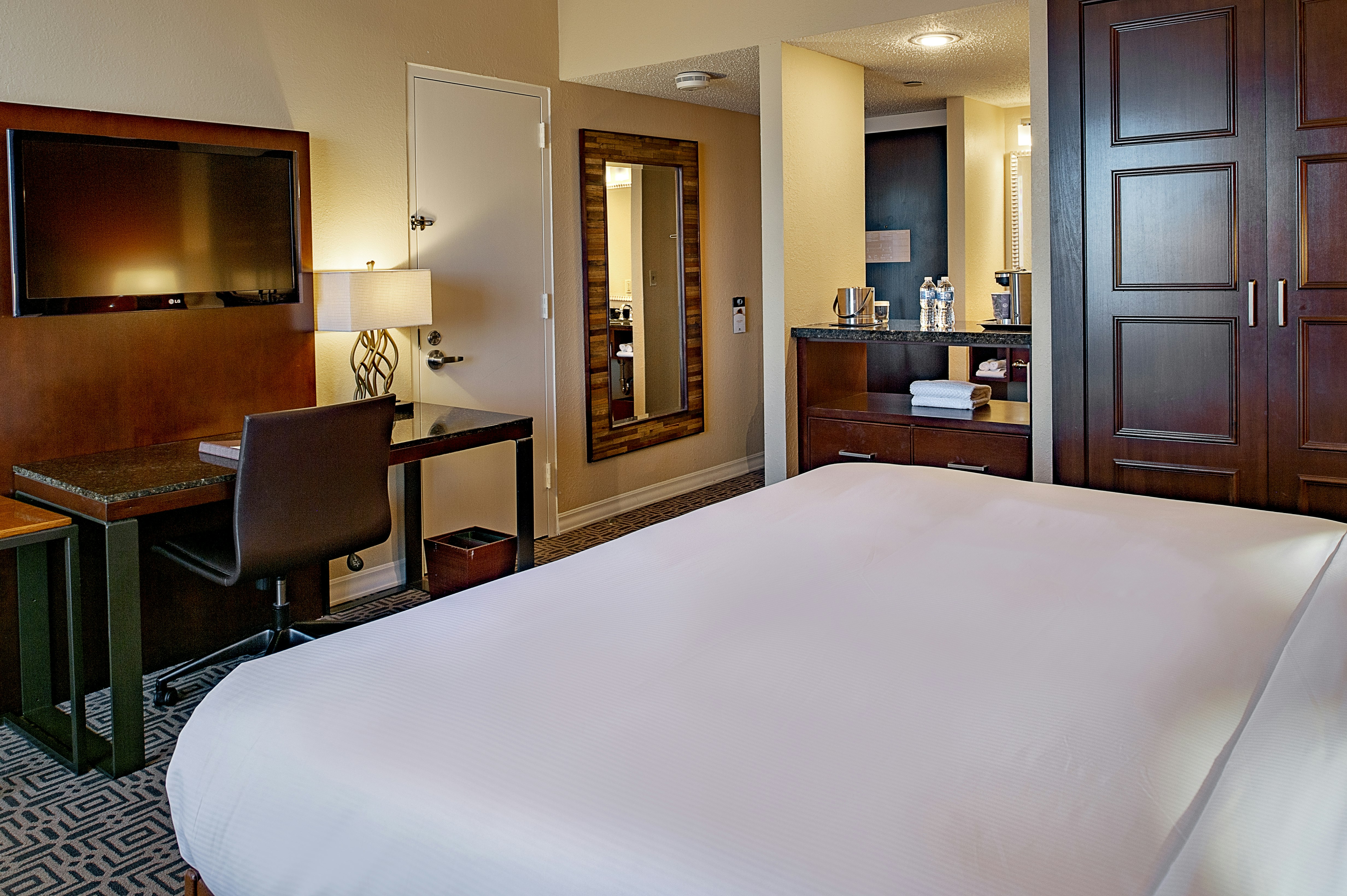 غرفة ديلوكس بسرير كينج، Doubletree By Hilton Hotel St Louis Chesterfield 2/3