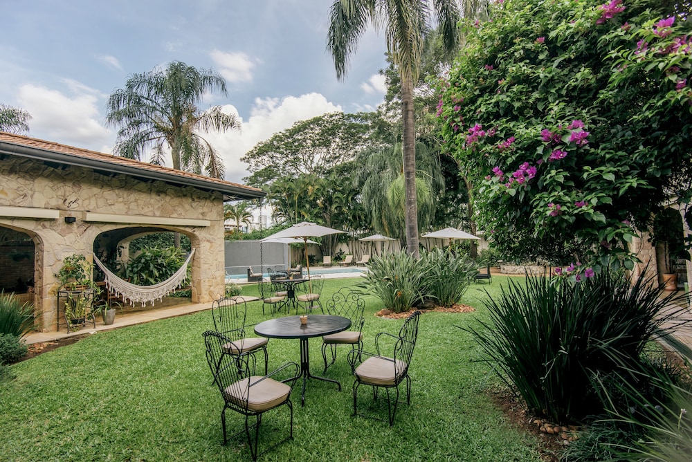 LAS LOMAS CASA HOTEL 70/75