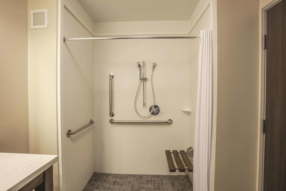 La Quinta Inn Suites By Wyndham Morgan Hill San Jose South 18/46