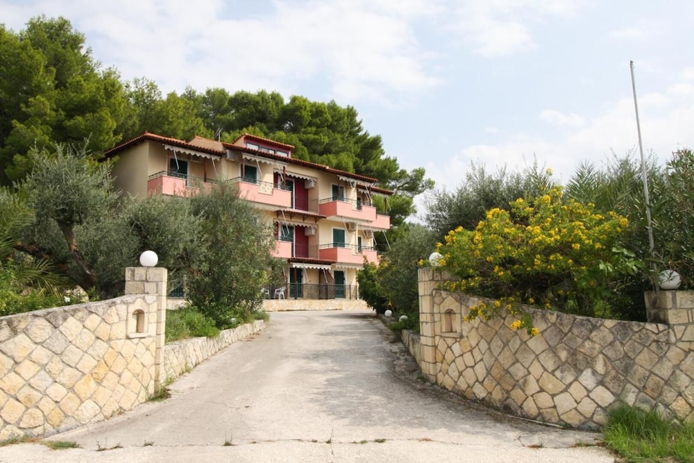 Almyros Studios And Apartments 33/44