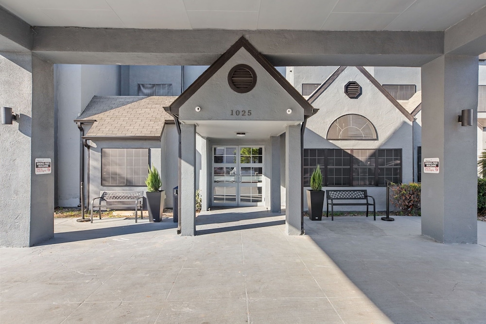 Baymont by Wyndham San Antonio Downtown 6/40