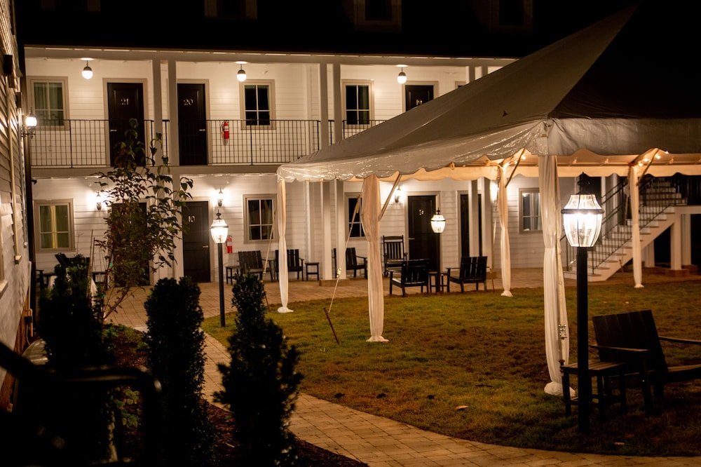 The Colonial Inn an Ascend Collection Hotel 44/50