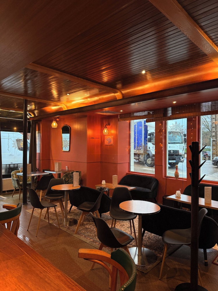 Brit Hotel Guingamp L Armor 28/50