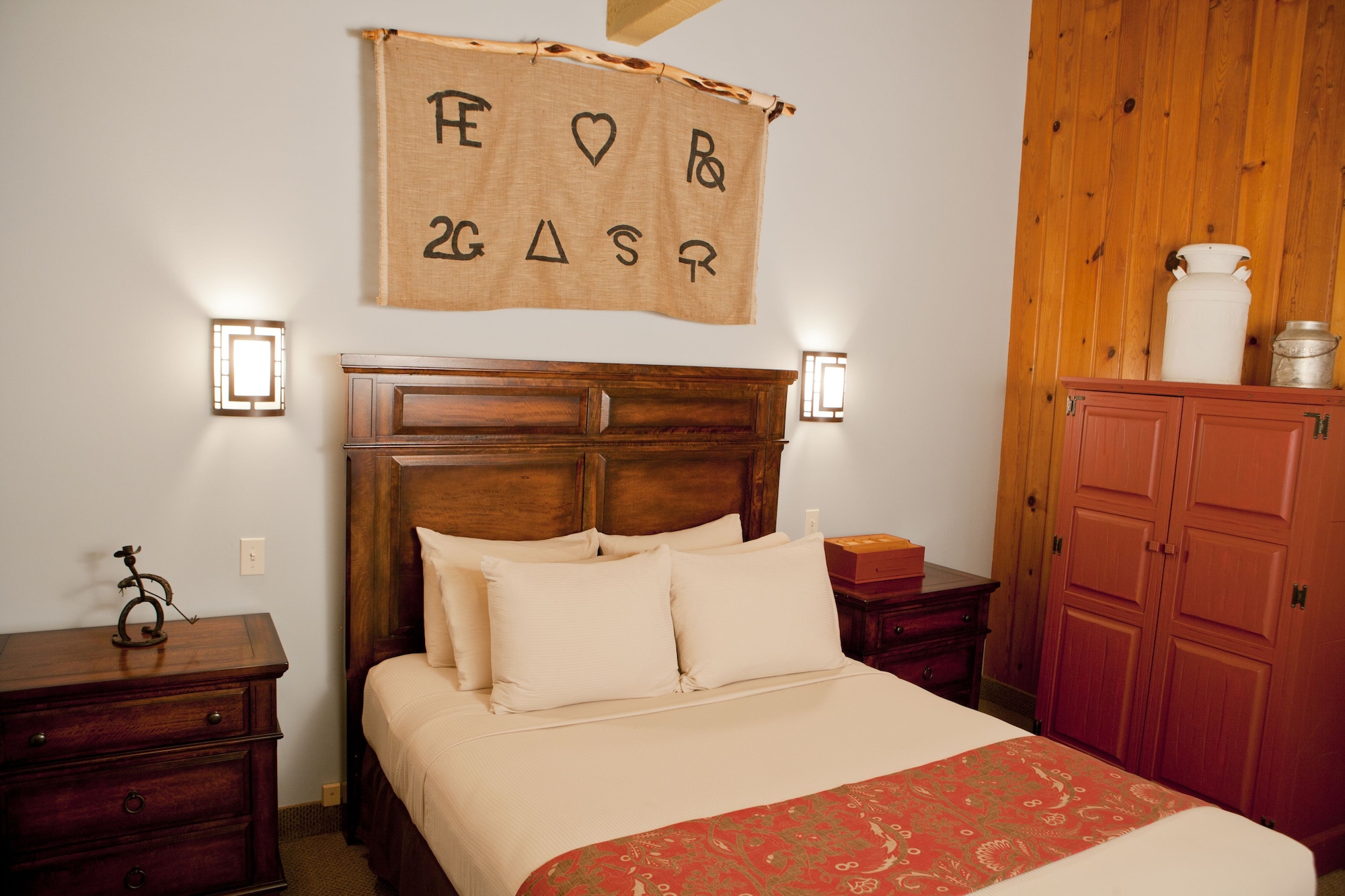 SIGNATURE, KING BED