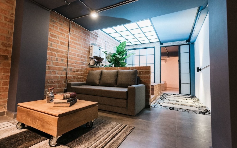 Soy Local Housetel 37/50