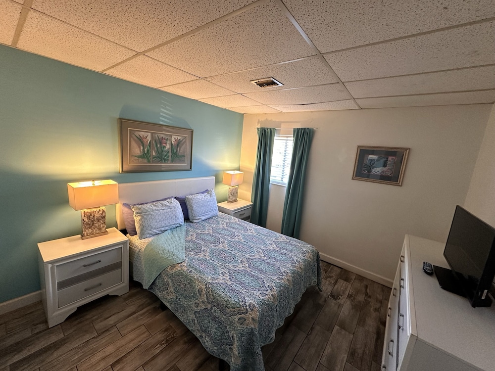 Malibu Resort Motel 12/50
