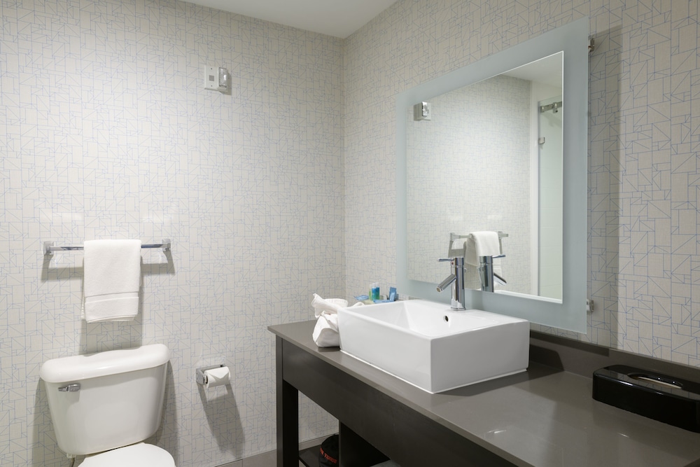 Holiday Inn Express Suites Jamestown 10/40