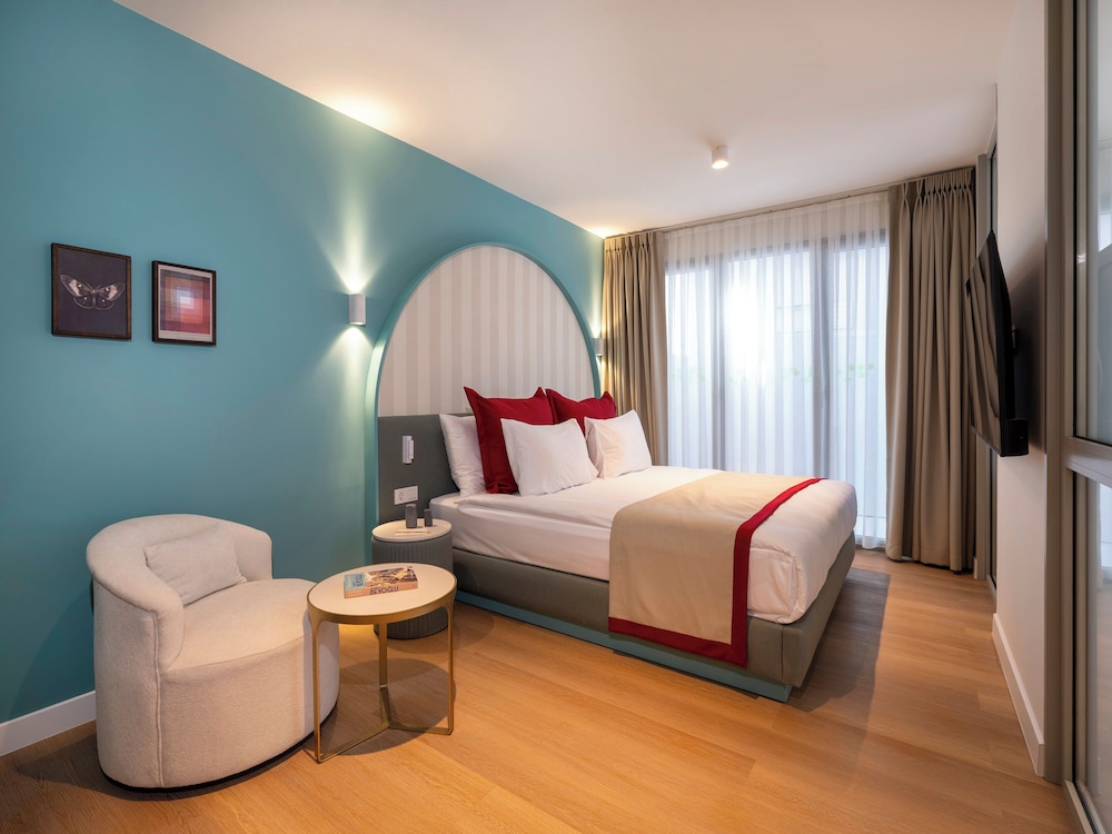 JUNO RESIDENCES 20/40