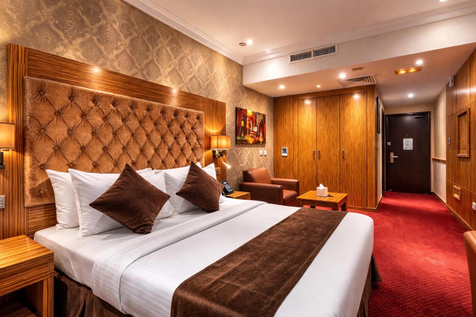 Deluxe Room Queen Bed