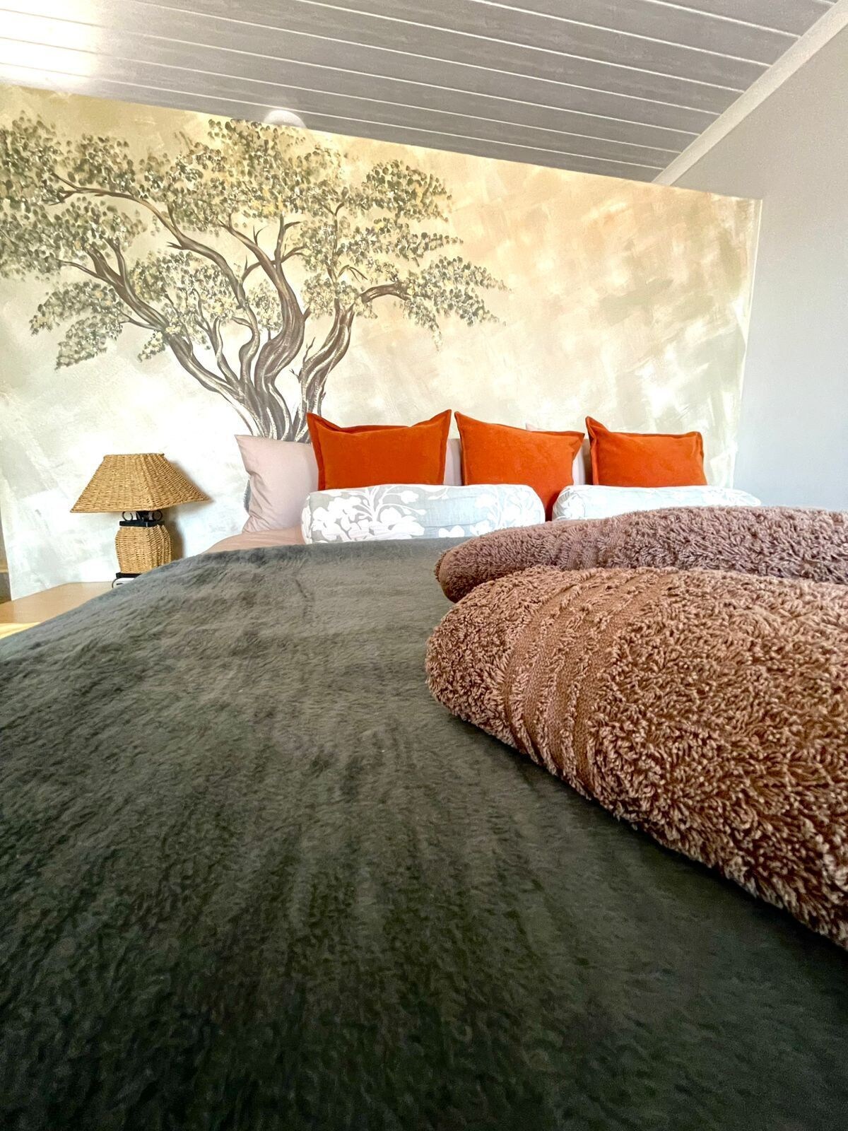DELUXE, DOUBLE BED