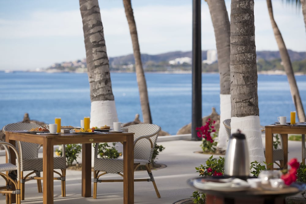 Vista Vallarta All Suites on the Beach 65/75