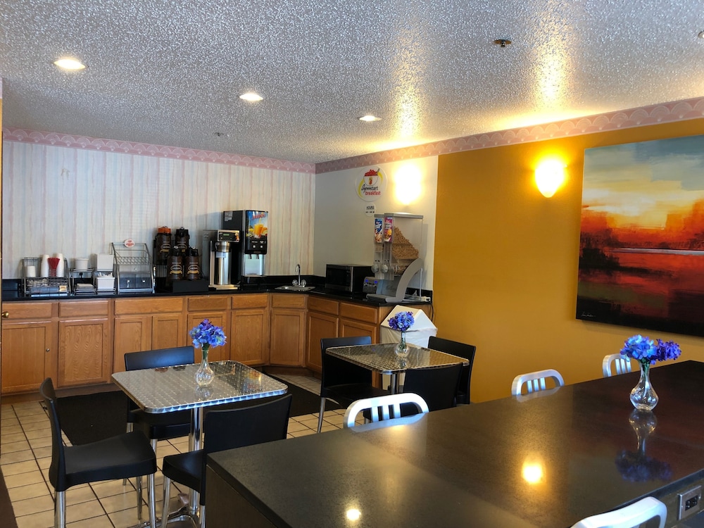 Super 8 by Wyndham Front Royal 16/24