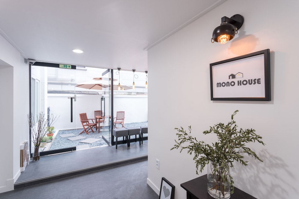 Mono House Hongdae 2 10/71