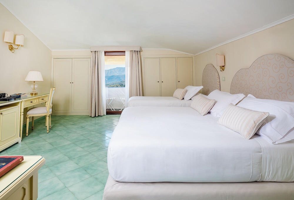 Superior, Triple, 1 Double and 1 Single Bed, Sea View