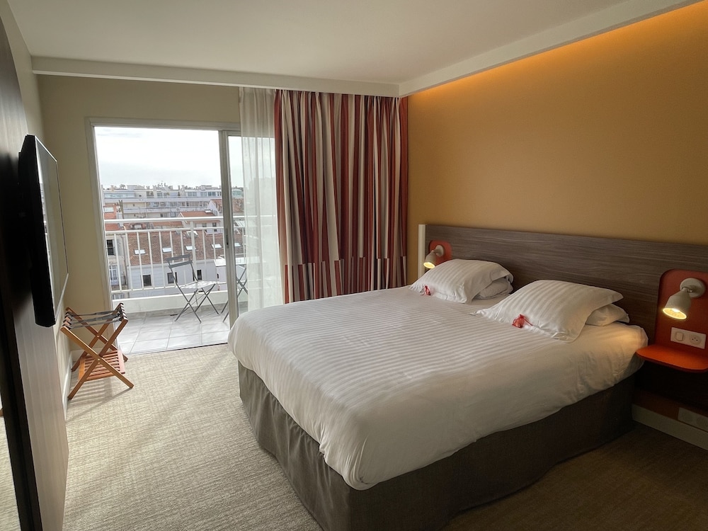 Abrial Hotel 25/58