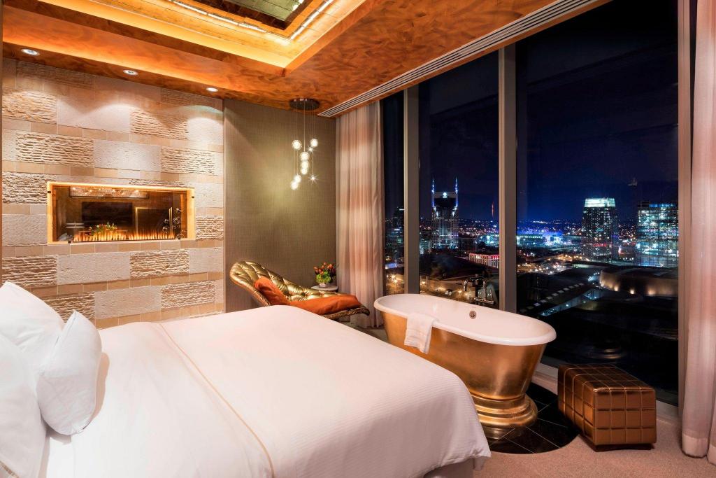 1 Bedroom, Signature, Broadway, Suite, King Bed, Skyline View, Bathtub, High Floor