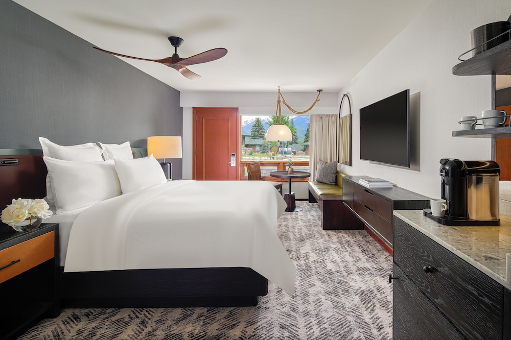 Fairmont, King Bed، Fairmont Jasper Park Lodge 3/6