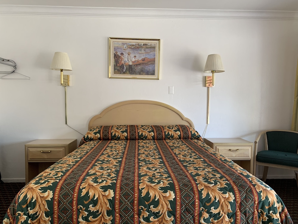 Lark Motel 14/53