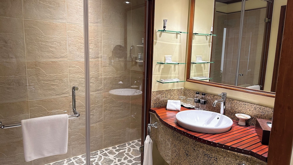 Avani Hai Phong Harbour View Hotel 50/50