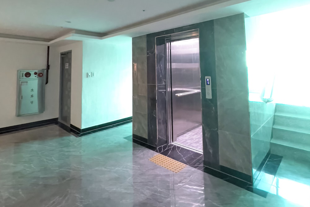 The Clover Hotel Angeles City managed by Cocotel 30/50