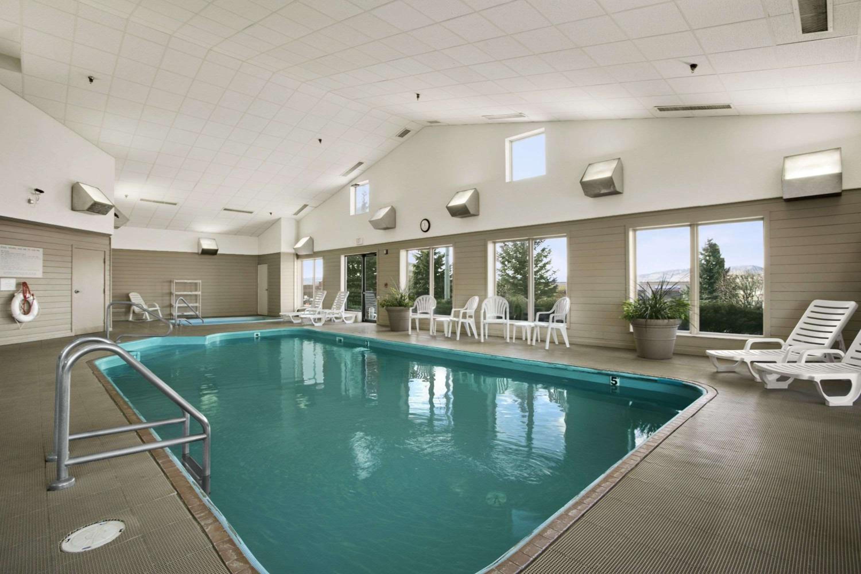 Days Inn By Wyndham Rapid City 21/39