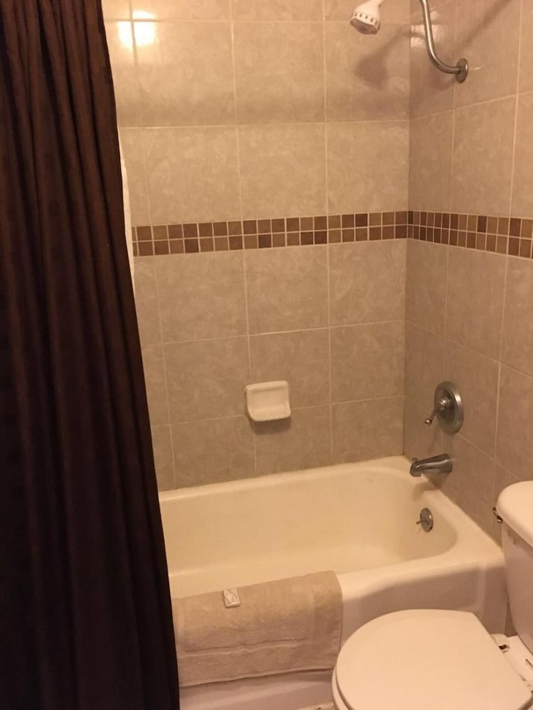 Love Hotels Western Holiday at Harlan Lake NE 28/51