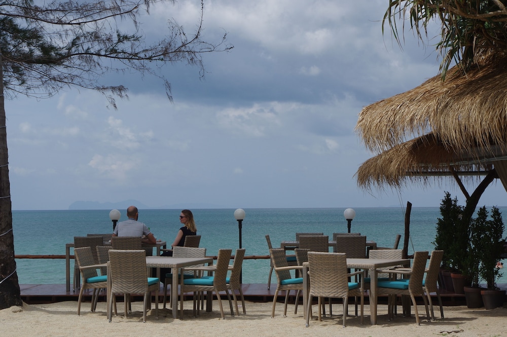 Thai House Beach Resort 45/50