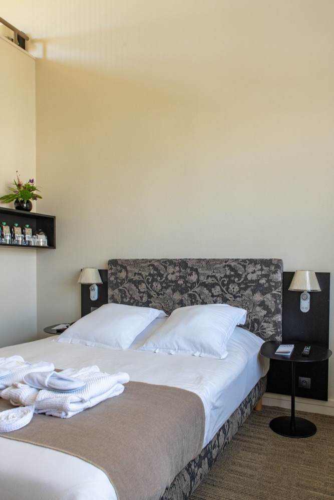 SAINT NICOLAS HOTEL 17/80