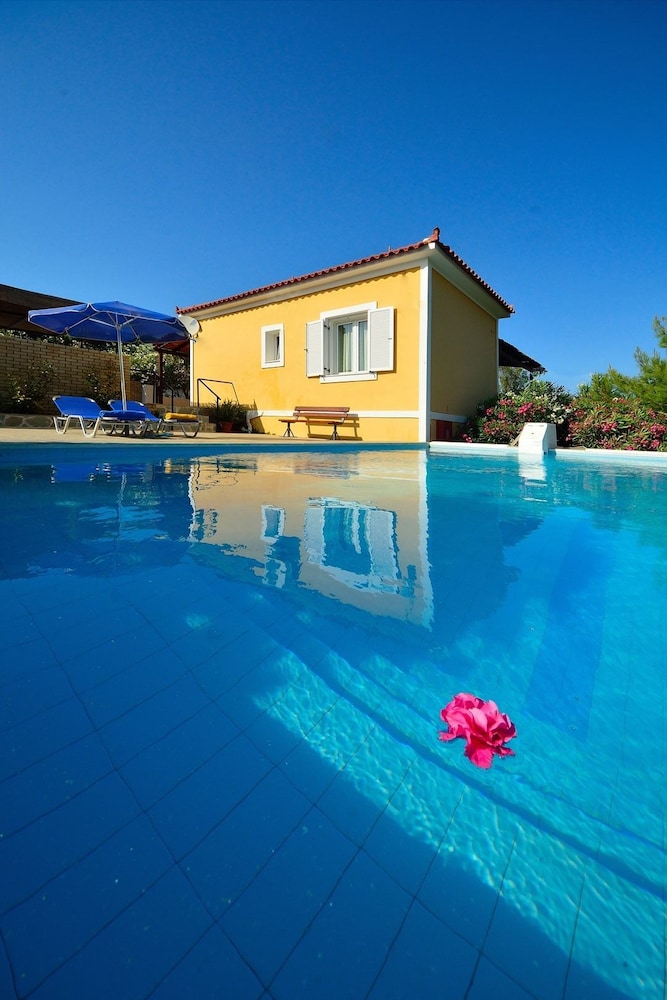 Mouzakis Villas 3/37